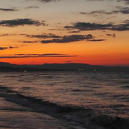 Costa Petra - Luxury Seaside Cottage With Garden - Vacation House For Families In Greece Néa Meságkala Eksteriør billede