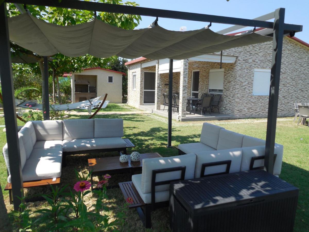 Costa Petra - Luxury Seaside Cottage With Garden - Vacation House For Families In Greece Néa Meságkala Eksteriør billede