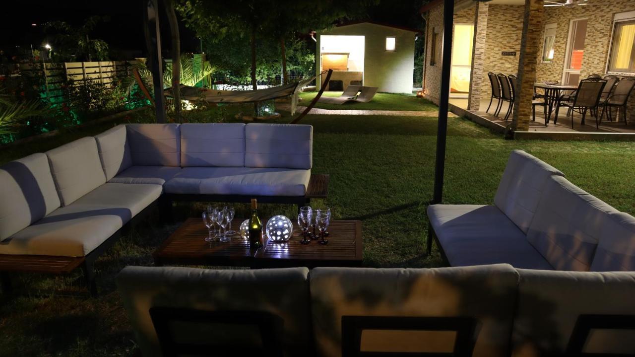 Costa Petra - Luxury Seaside Cottage With Garden - Vacation House For Families In Greece Néa Meságkala Eksteriør billede
