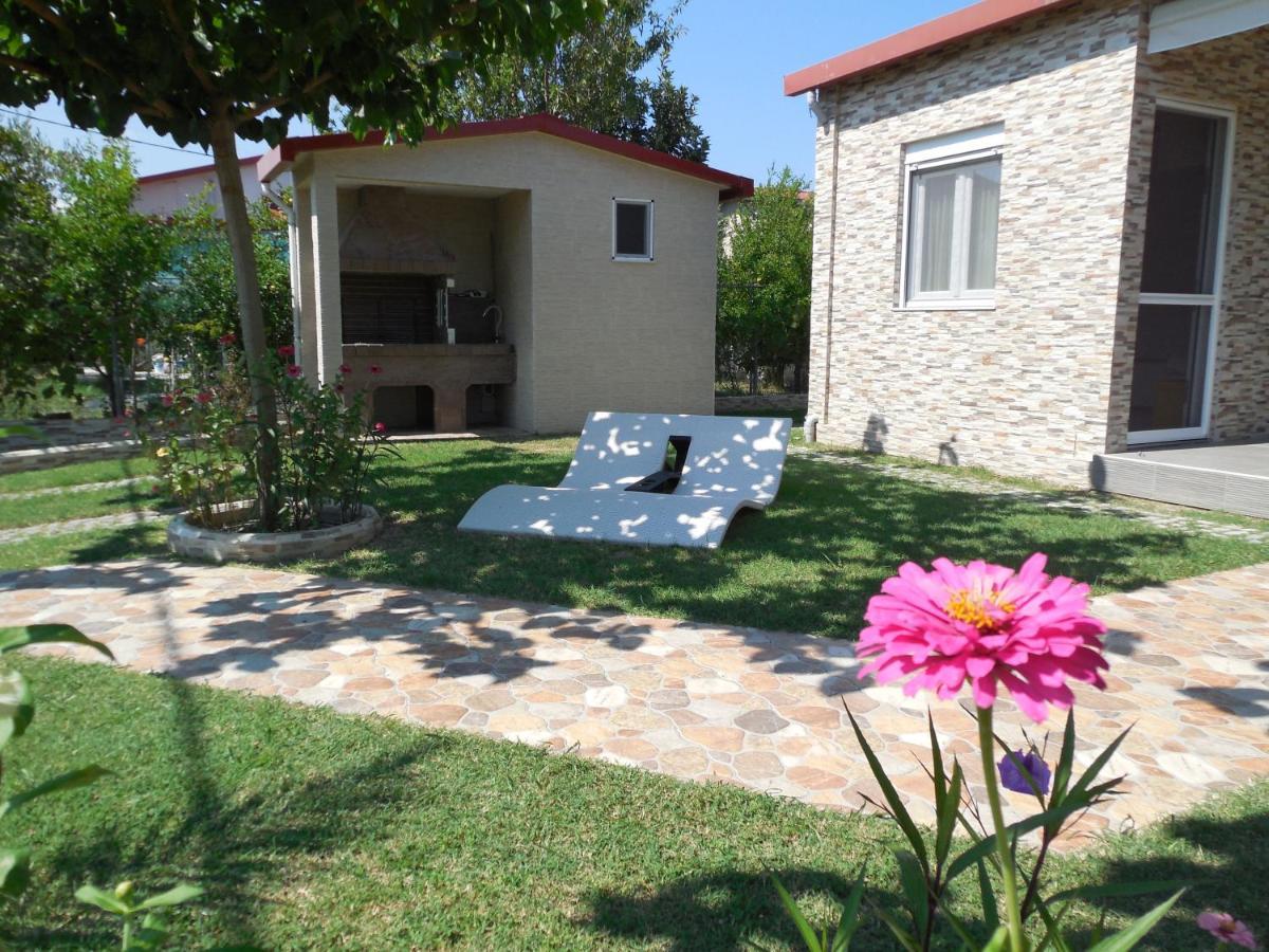 Costa Petra - Luxury Seaside Cottage With Garden - Vacation House For Families In Greece Néa Meságkala Eksteriør billede