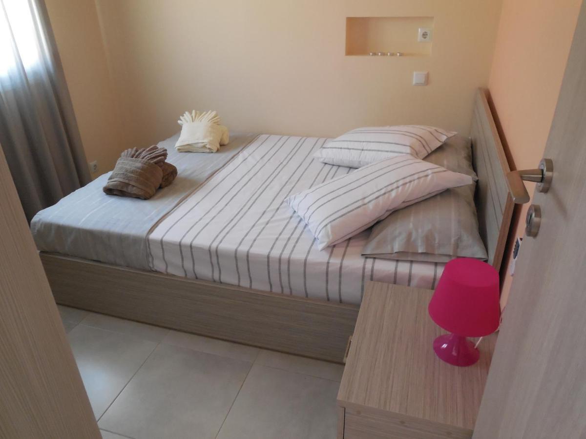 Costa Petra - Luxury Seaside Cottage With Garden - Vacation House For Families In Greece Néa Meságkala Eksteriør billede