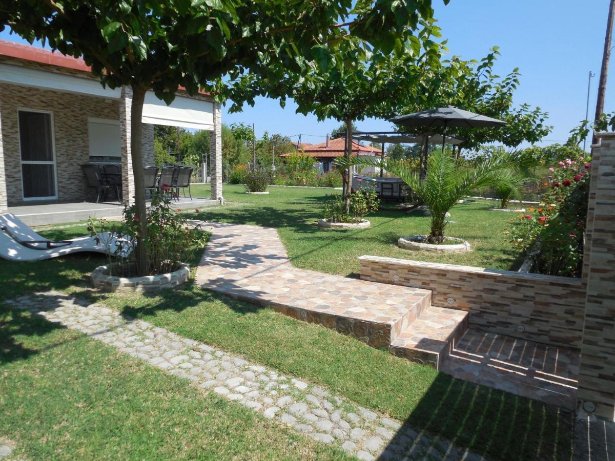 Costa Petra - Luxury Seaside Cottage With Garden - Vacation House For Families In Greece Néa Meságkala Eksteriør billede
