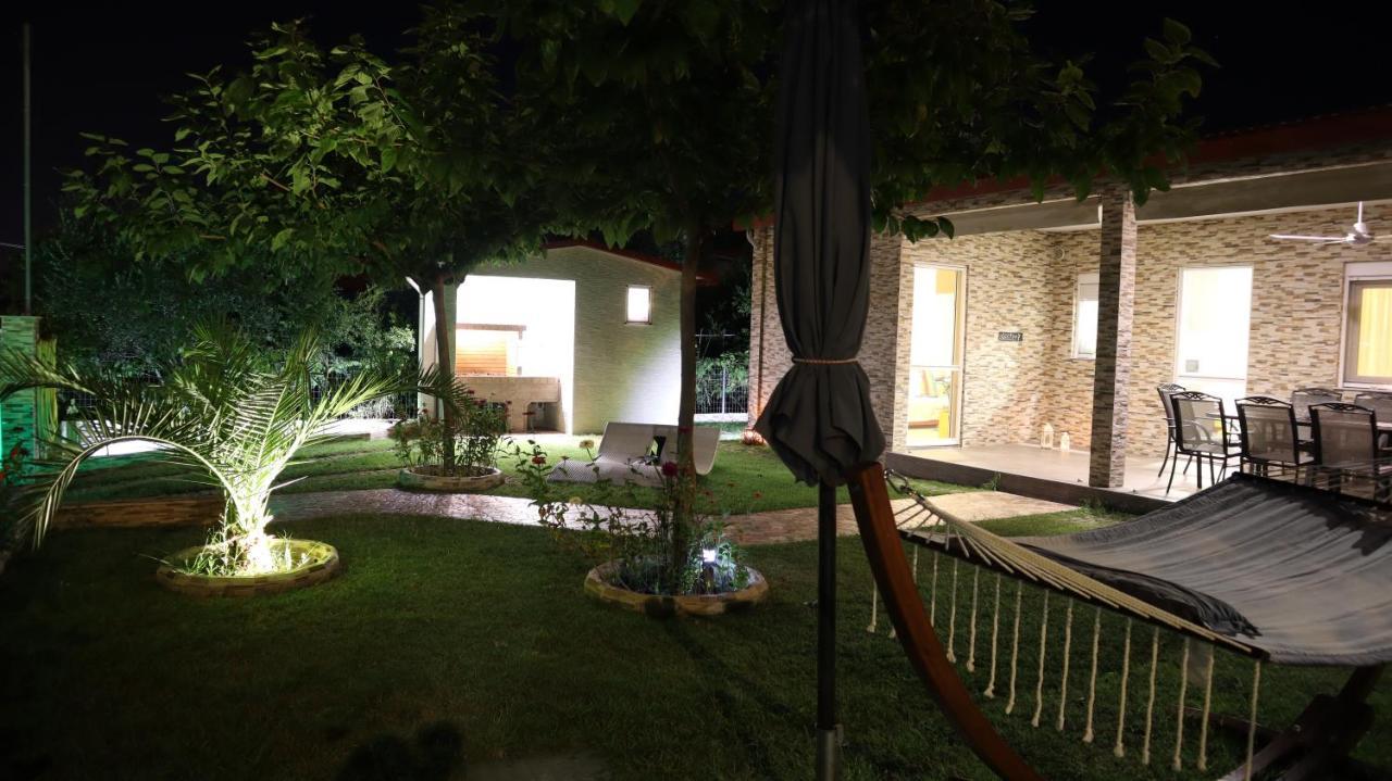 Costa Petra - Luxury Seaside Cottage With Garden - Vacation House For Families In Greece Néa Meságkala Eksteriør billede