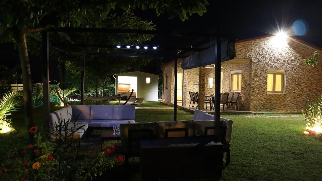 Costa Petra - Luxury Seaside Cottage With Garden - Vacation House For Families In Greece Néa Meságkala Eksteriør billede