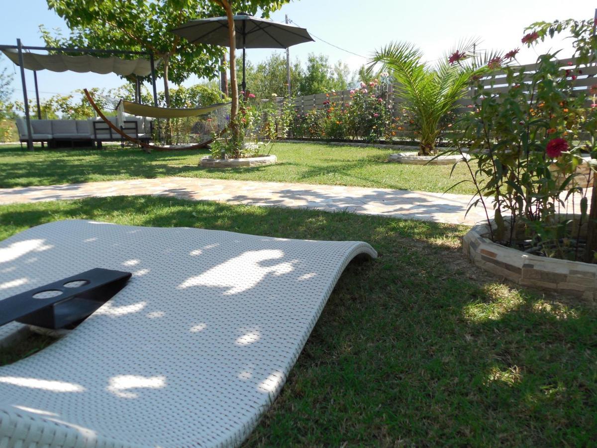 Costa Petra - Luxury Seaside Cottage With Garden - Vacation House For Families In Greece Néa Meságkala Eksteriør billede